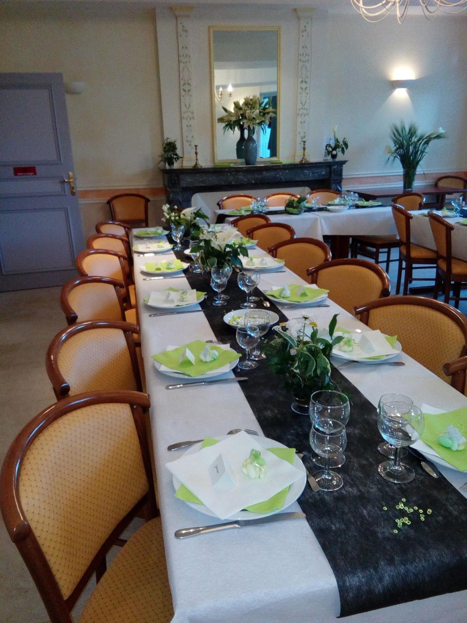 Chateau Du Bourg Saint-Denis-de-Gastines エクステリア 写真